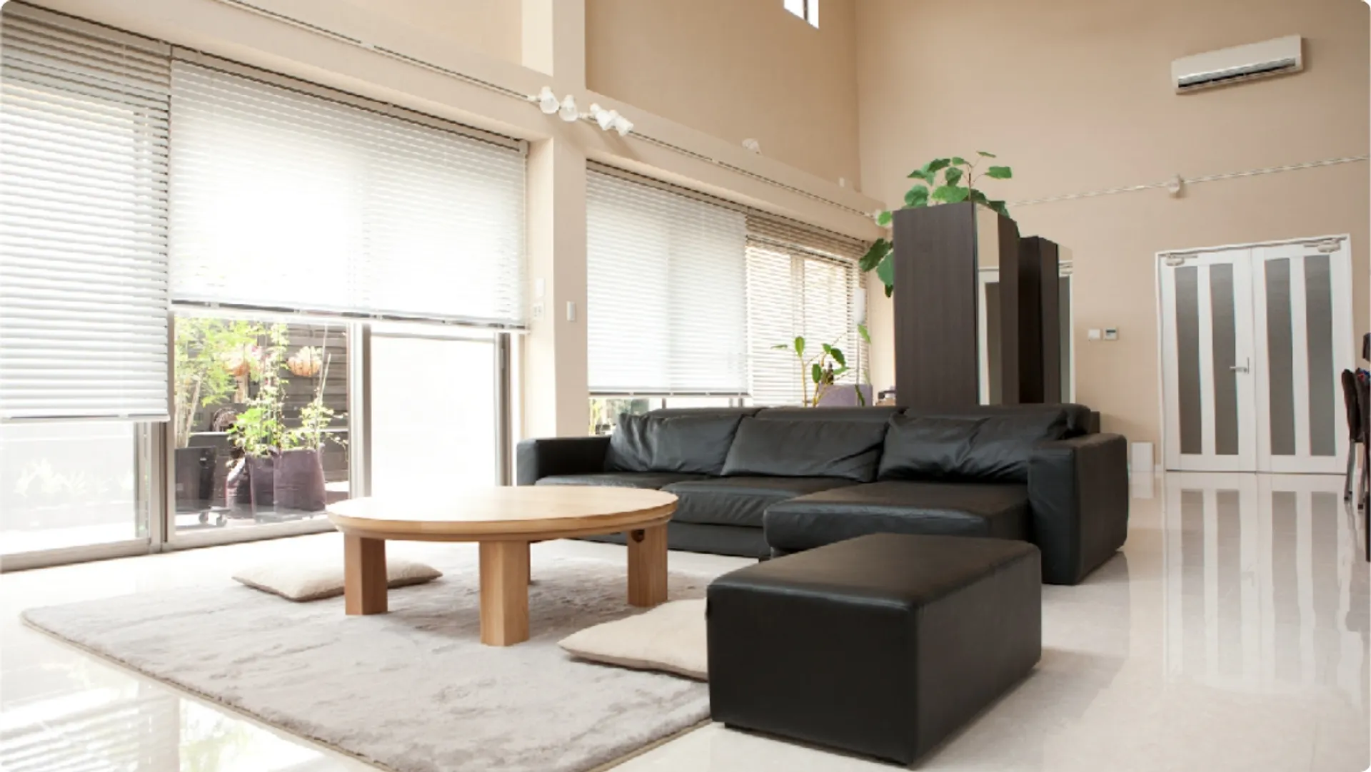 北菱の家 健康住宅 明るいリビングルーム